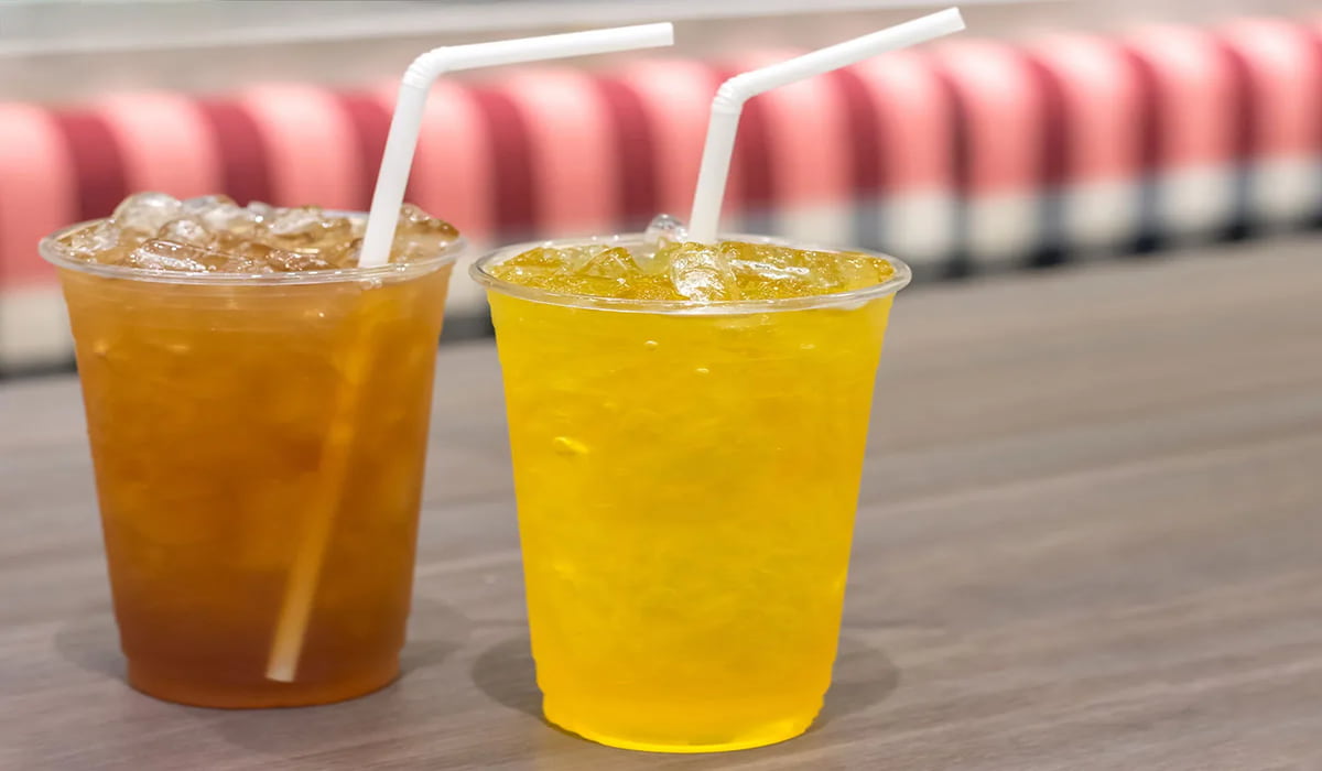 disposable clear plastic cups and straws