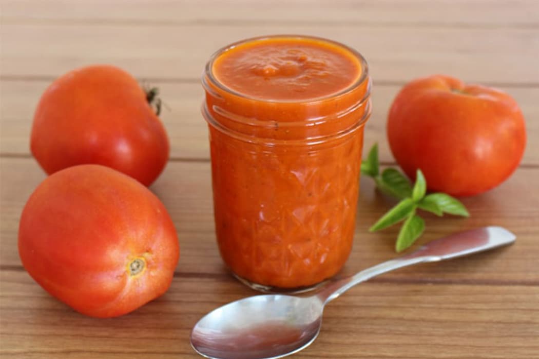 tomato sauce in pressure cooker