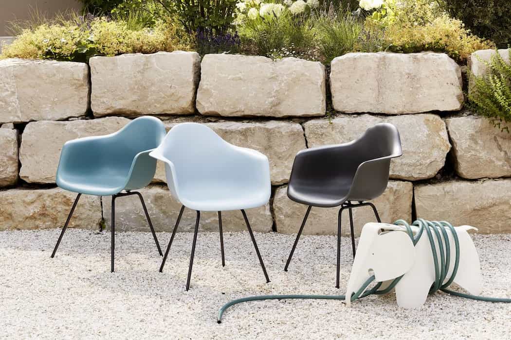 plastic garden chairs