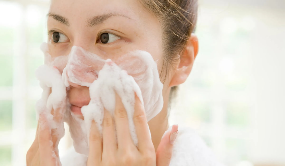 whitening face wash cream price