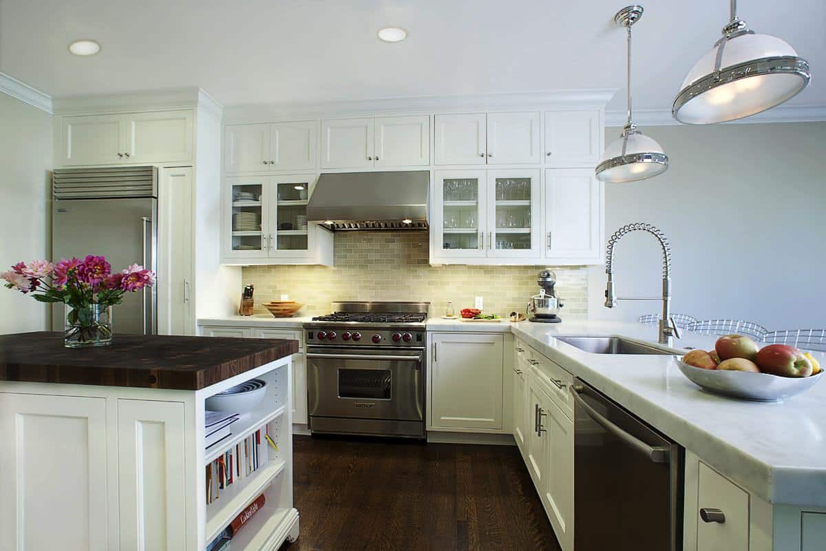 stone kitchen backsplash with white cabinets