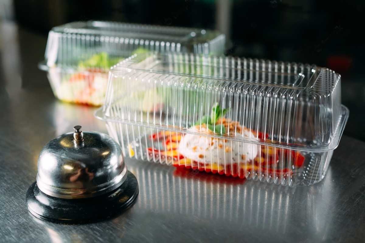 Restaurant plastic containers for food