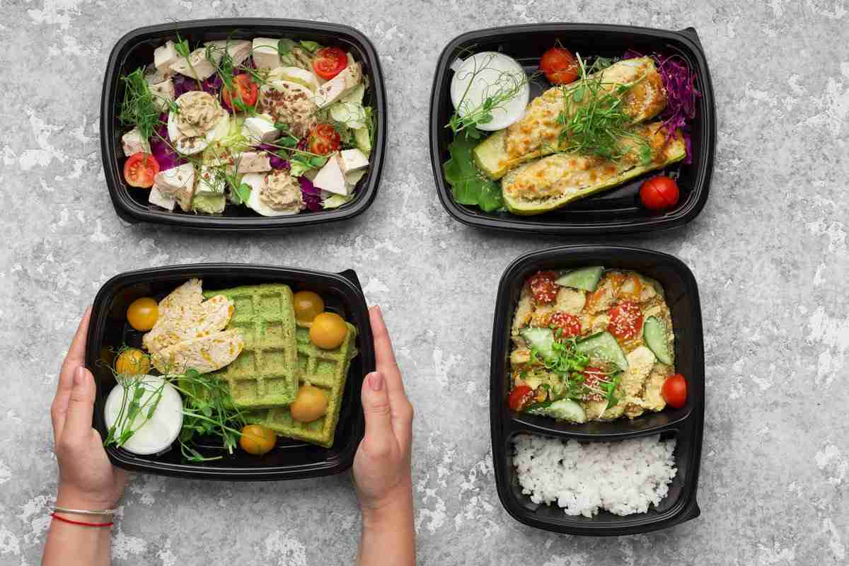 Restaurant containers with lids