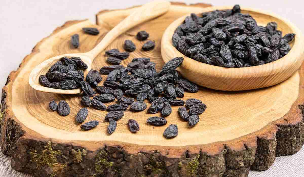 organic black raisins
