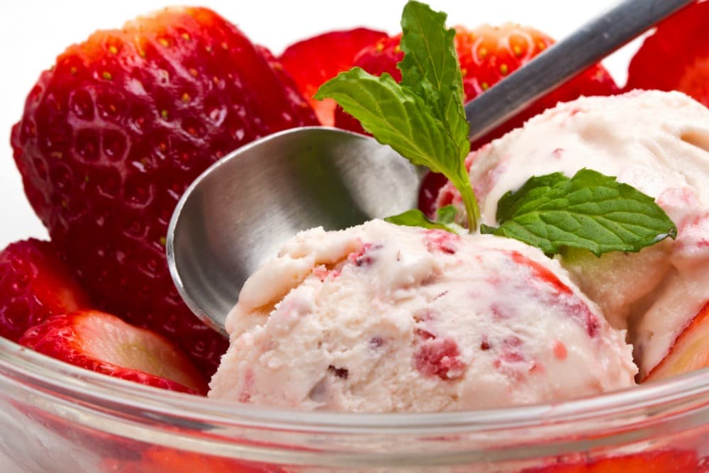 strawberry puree custard ice cream