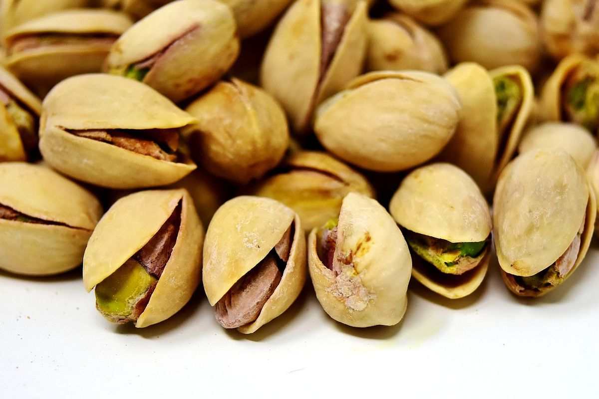 Organic raw pistachios