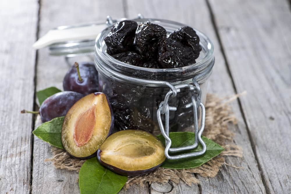 Dried plums benefits and side effects