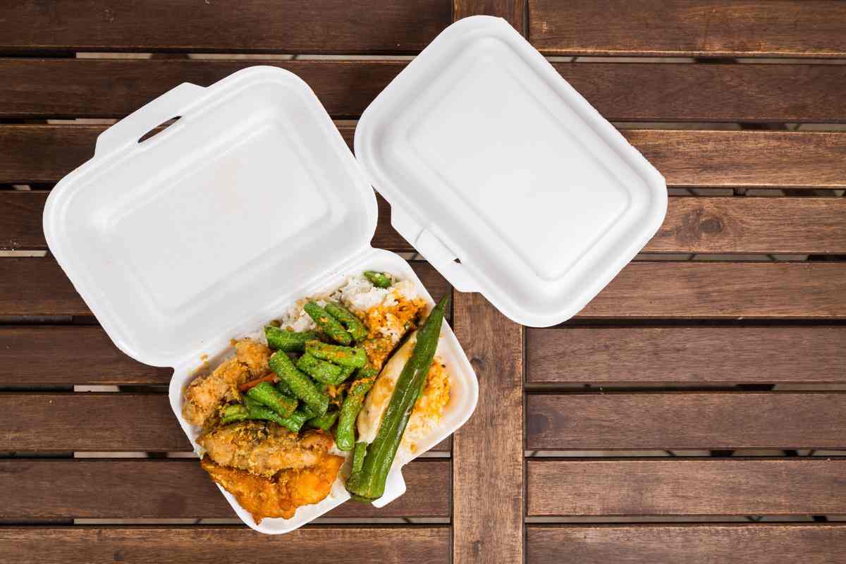 Food containers with lids