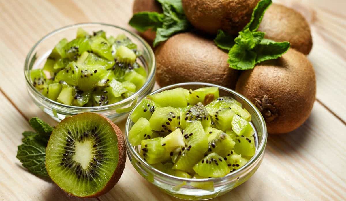Can kiwi be applied to the skin?