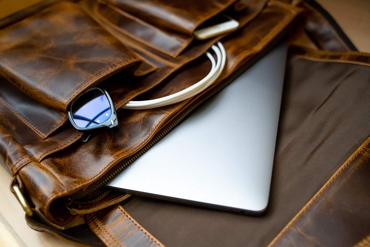 Buy men's laptop leather bags at an Exceptional Price - Arad Branding