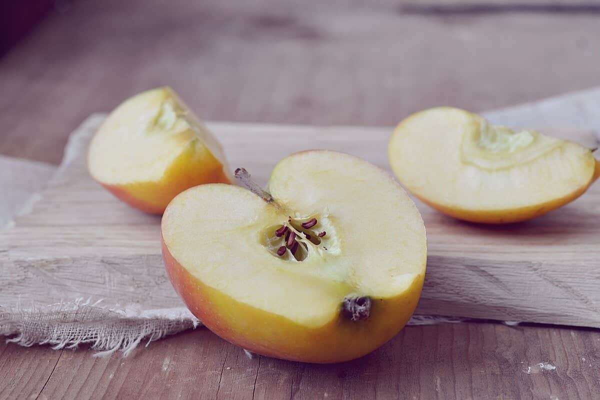 seeded apple fruit