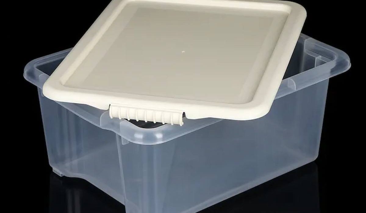 plastic box with lid