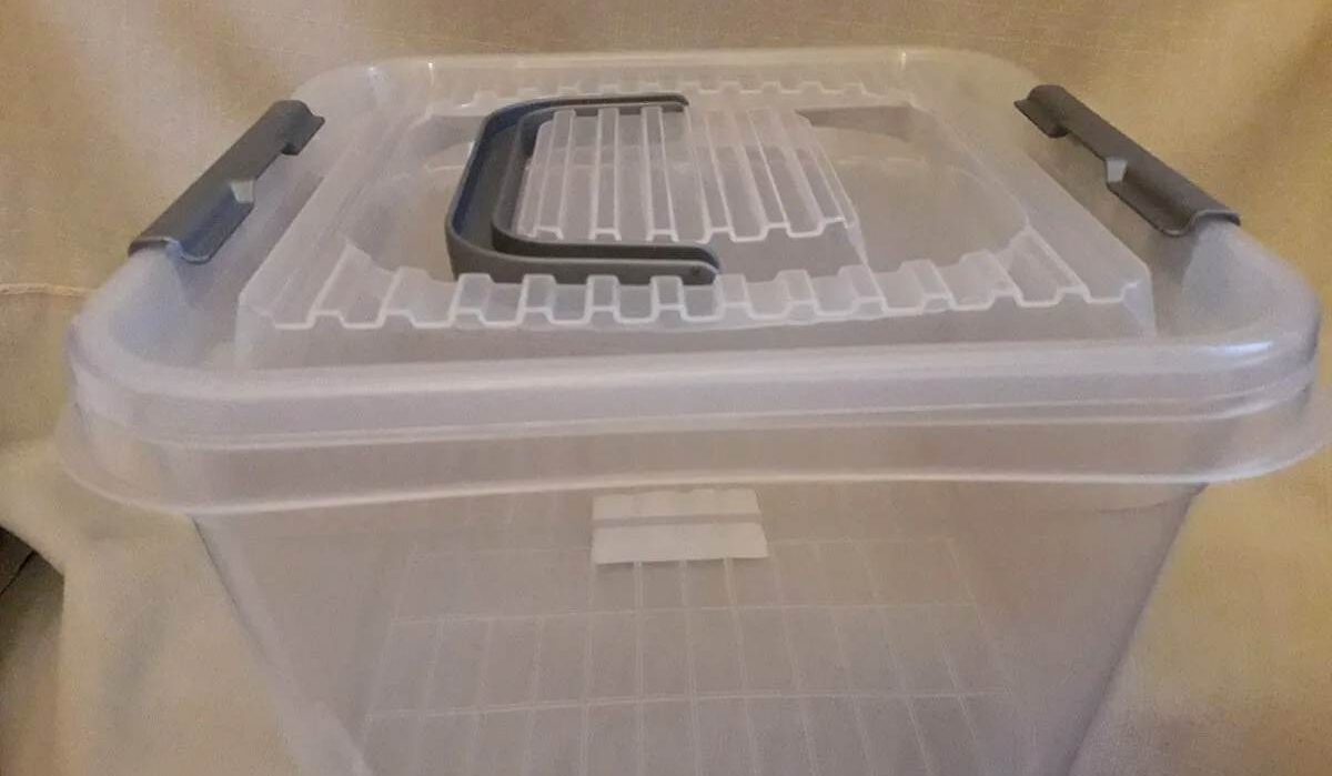 Bread Box -Dual Use Bread Holder/Airtight Plastic Food Storage Container  for Dry or Fresh Foods -2 in 1 Bread Bin- Loaf Cake Keeper/Baked Goods  -Keeps