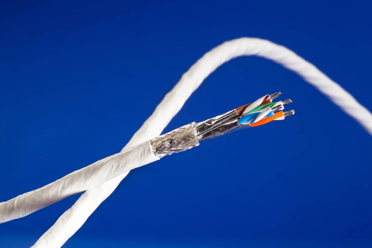 Medium voltage wire for board connector