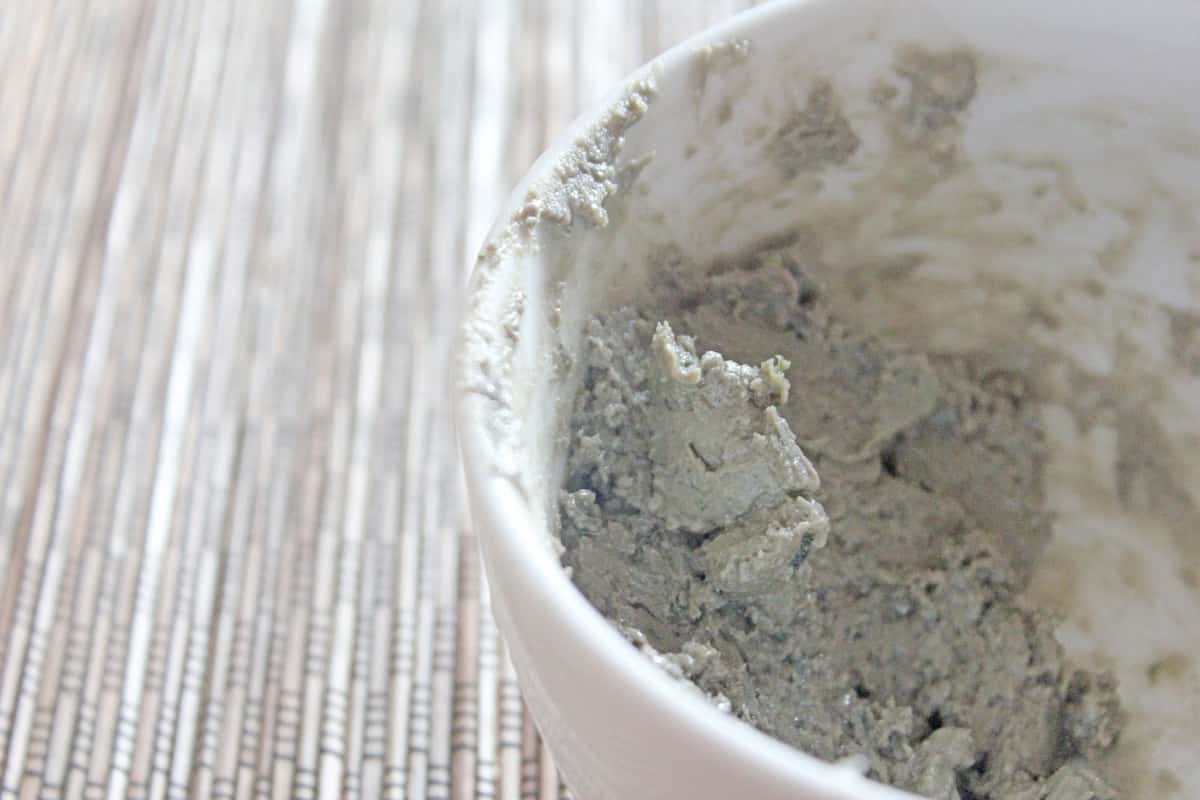 What is Bentonite Clay? + Dangers & How to Use - SelfDecode