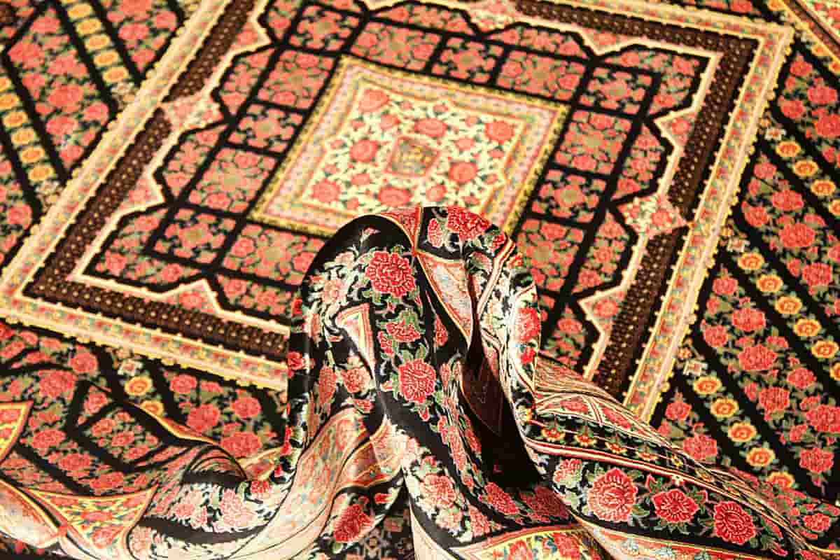 Mashhad machine made rug