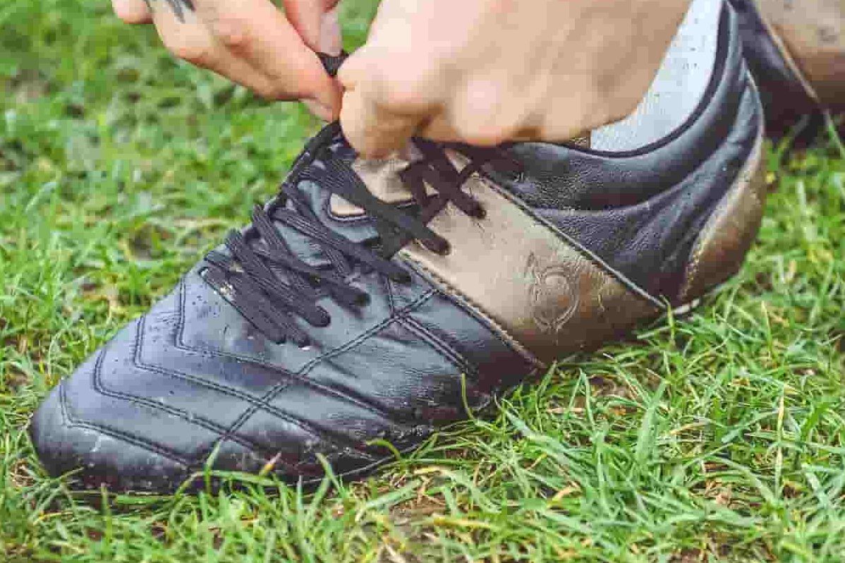 quality leather soccer shoes vs synthetic