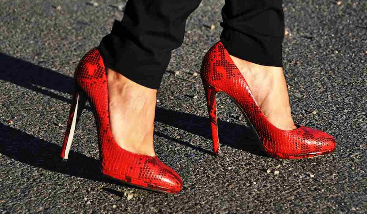 Leather heel shoes red