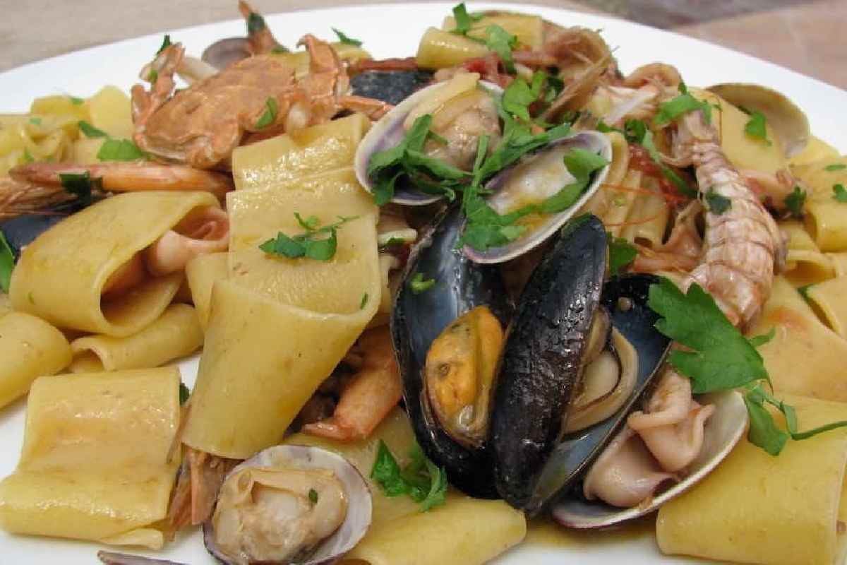 Calamarata Pasta with Shrimp recipe -#N# Arad Branding