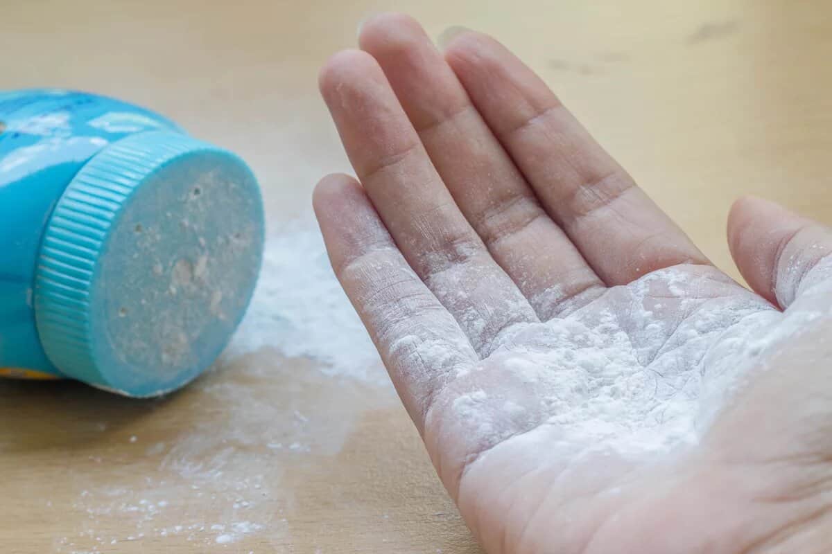 does talcum cause acne breakouts on face