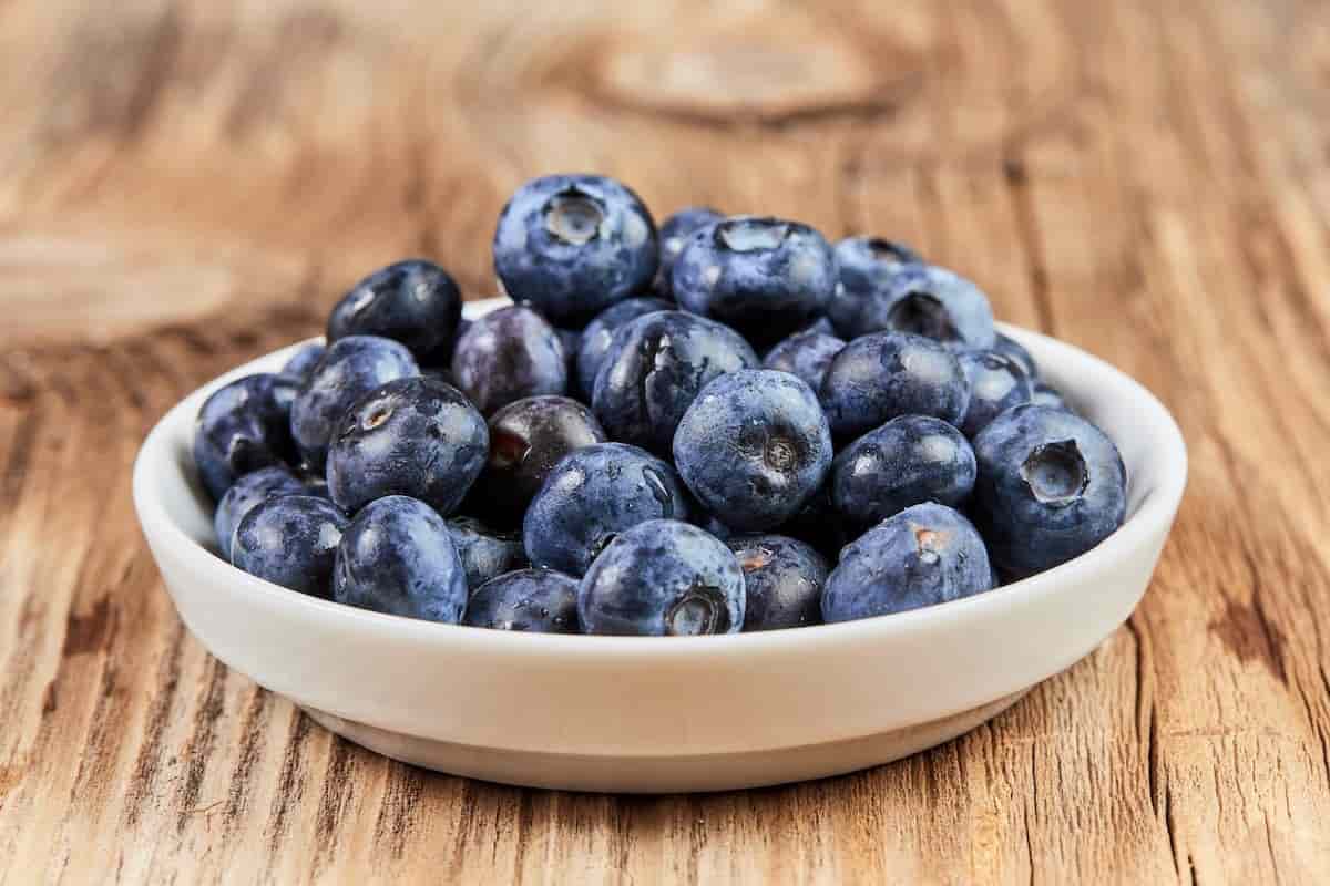 black raisins vs blueberries