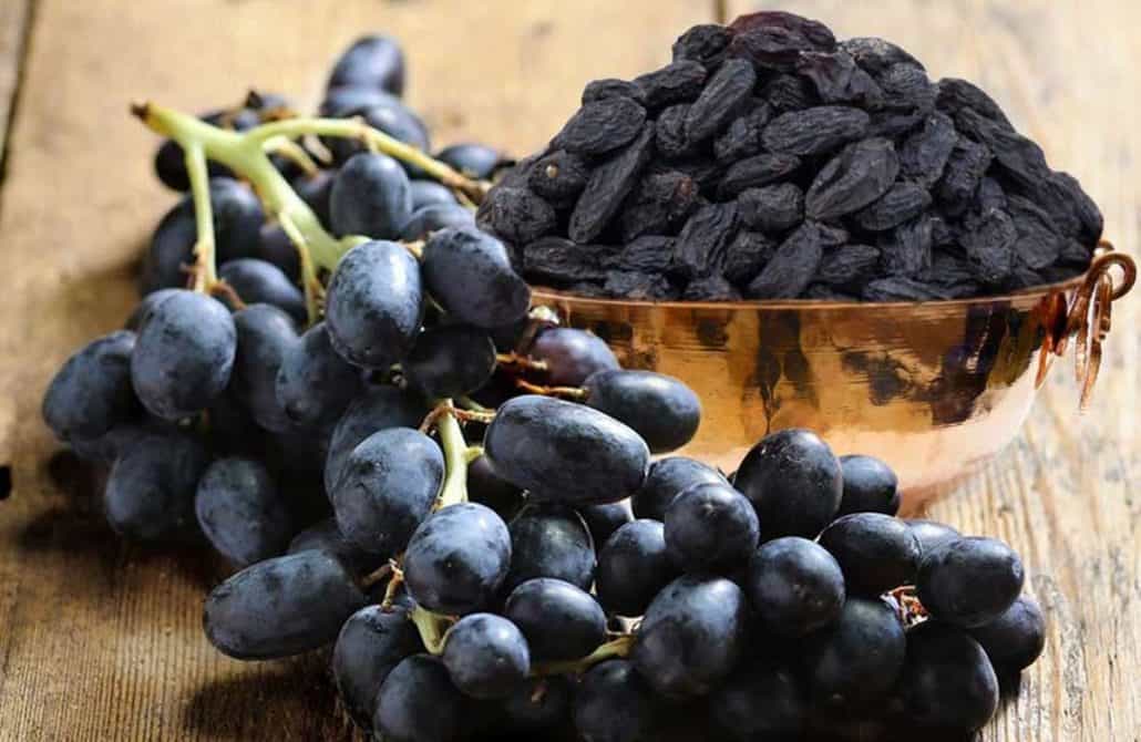dried black raisins for skin benefits