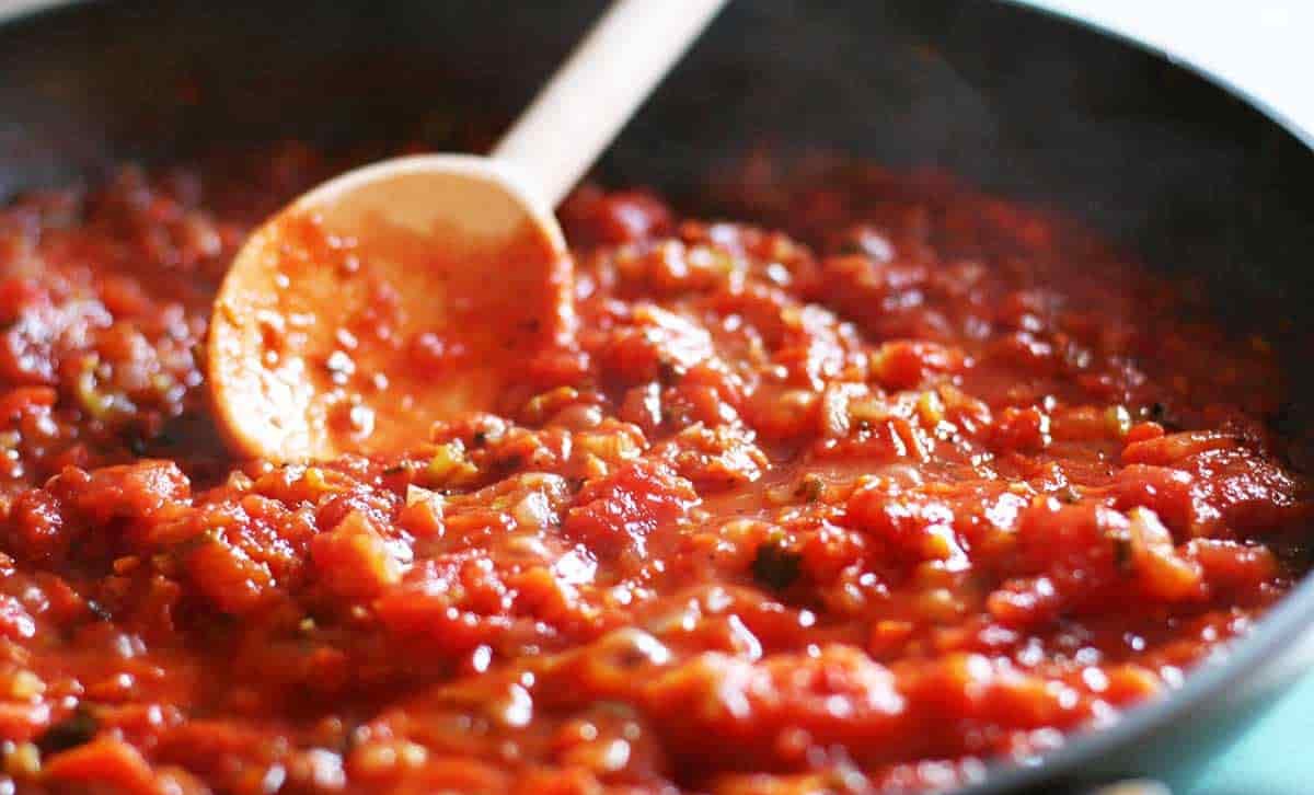 Tomato paste into puree