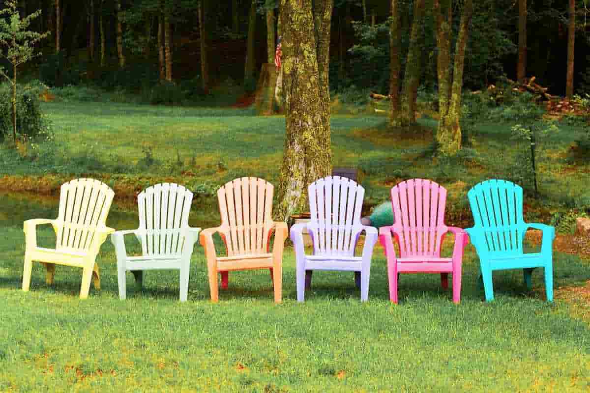 plastic outdoor lounge chairs