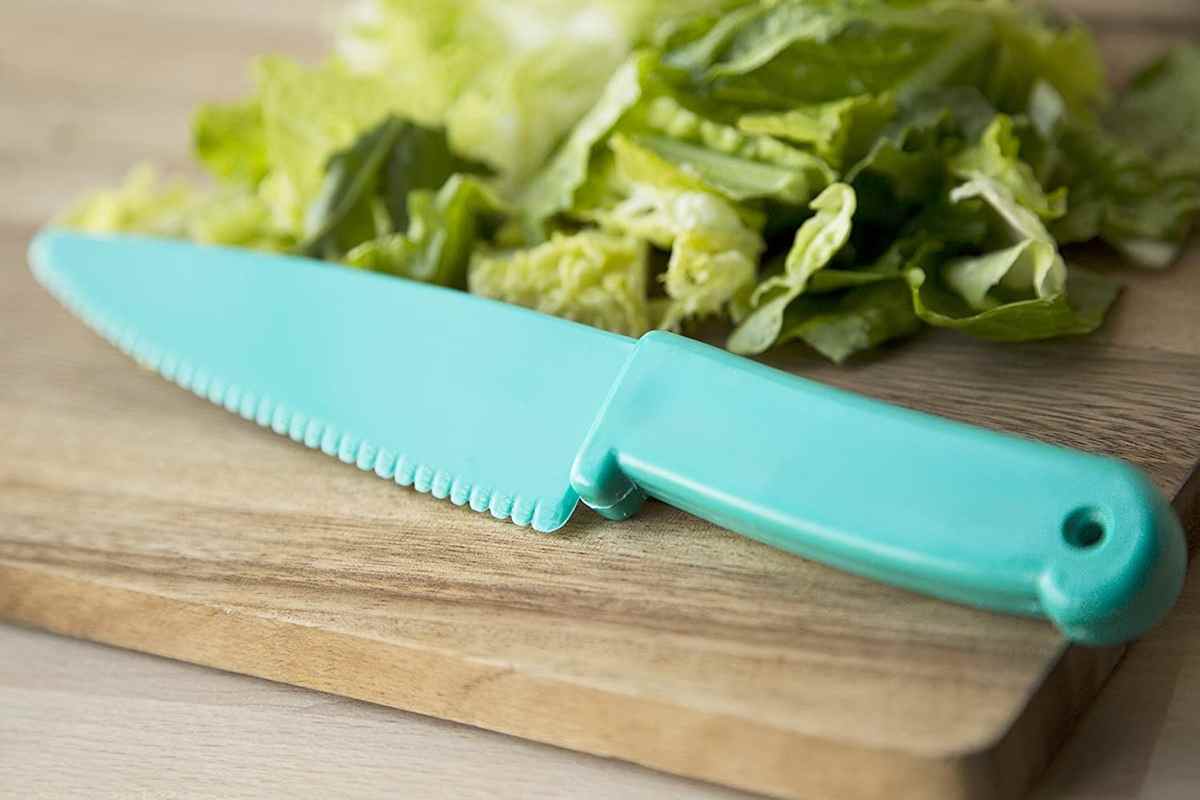 plastic sharp utility knife