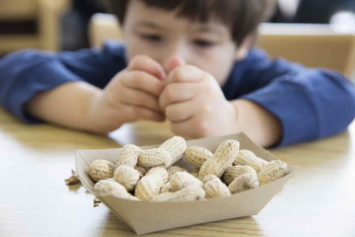 peanut allergy symptoms in adults