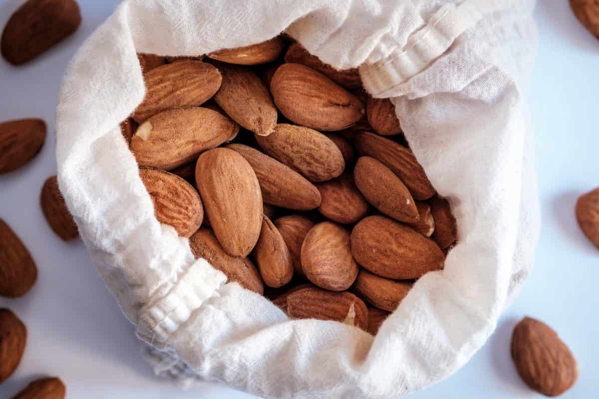 Types of almonds