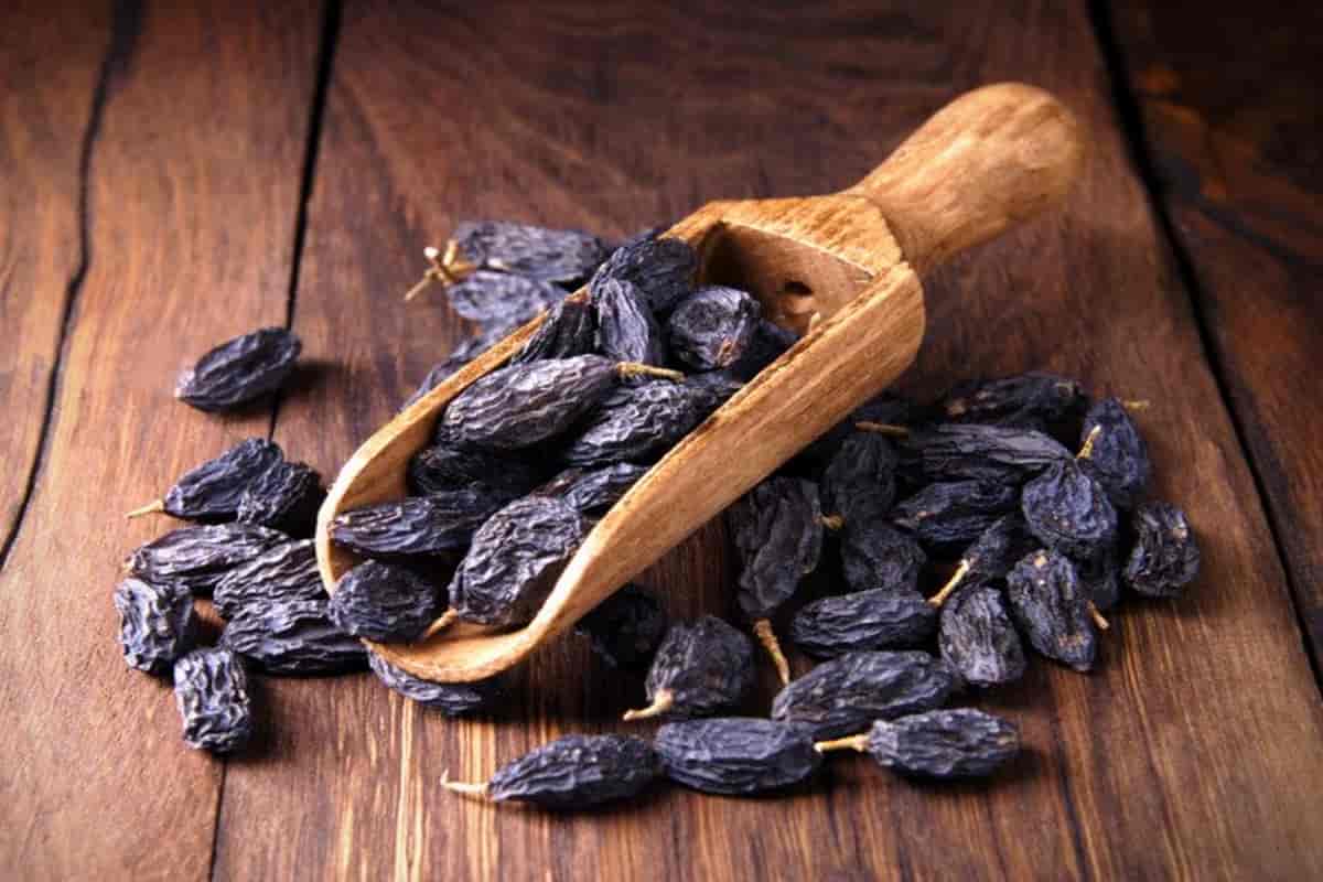 black raisins and kesar raisins advantages