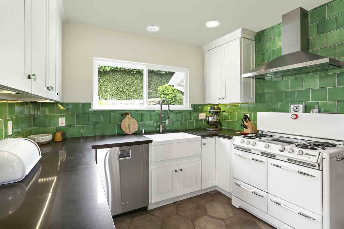Green kitchen splashback tiles