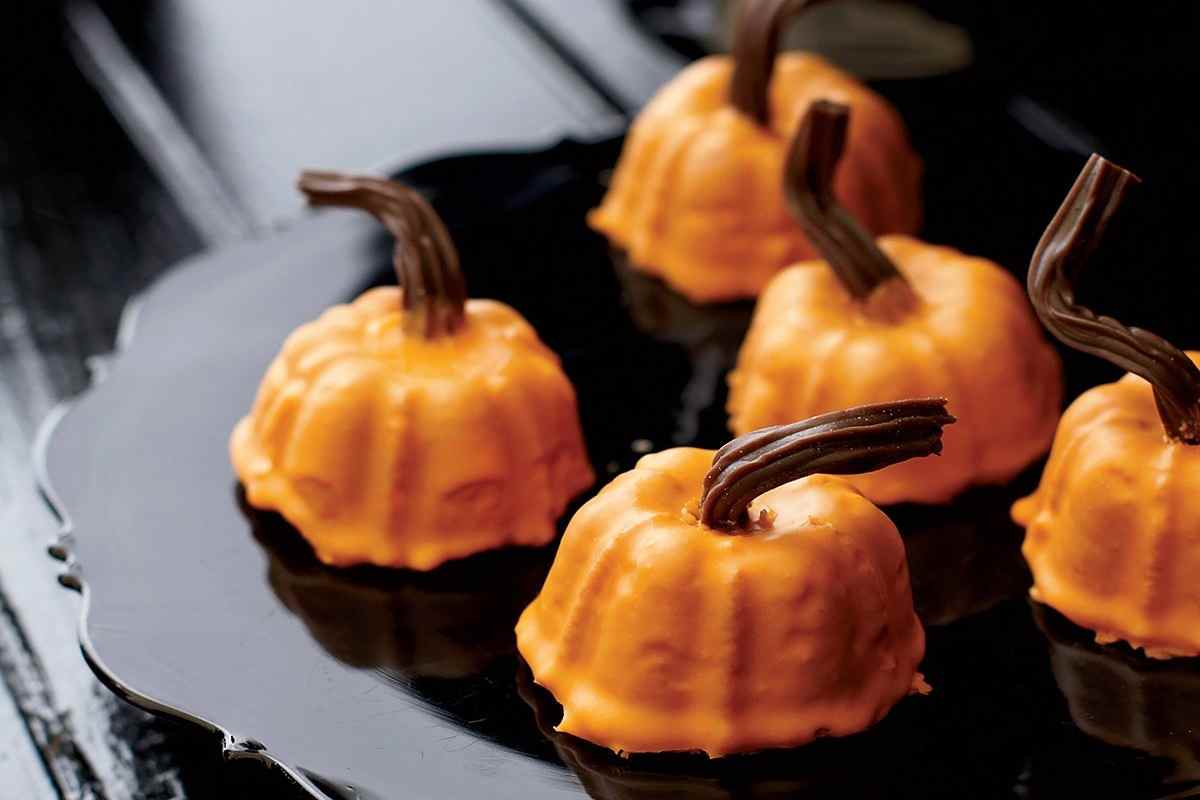 pumpkin caramel poke cake recipe