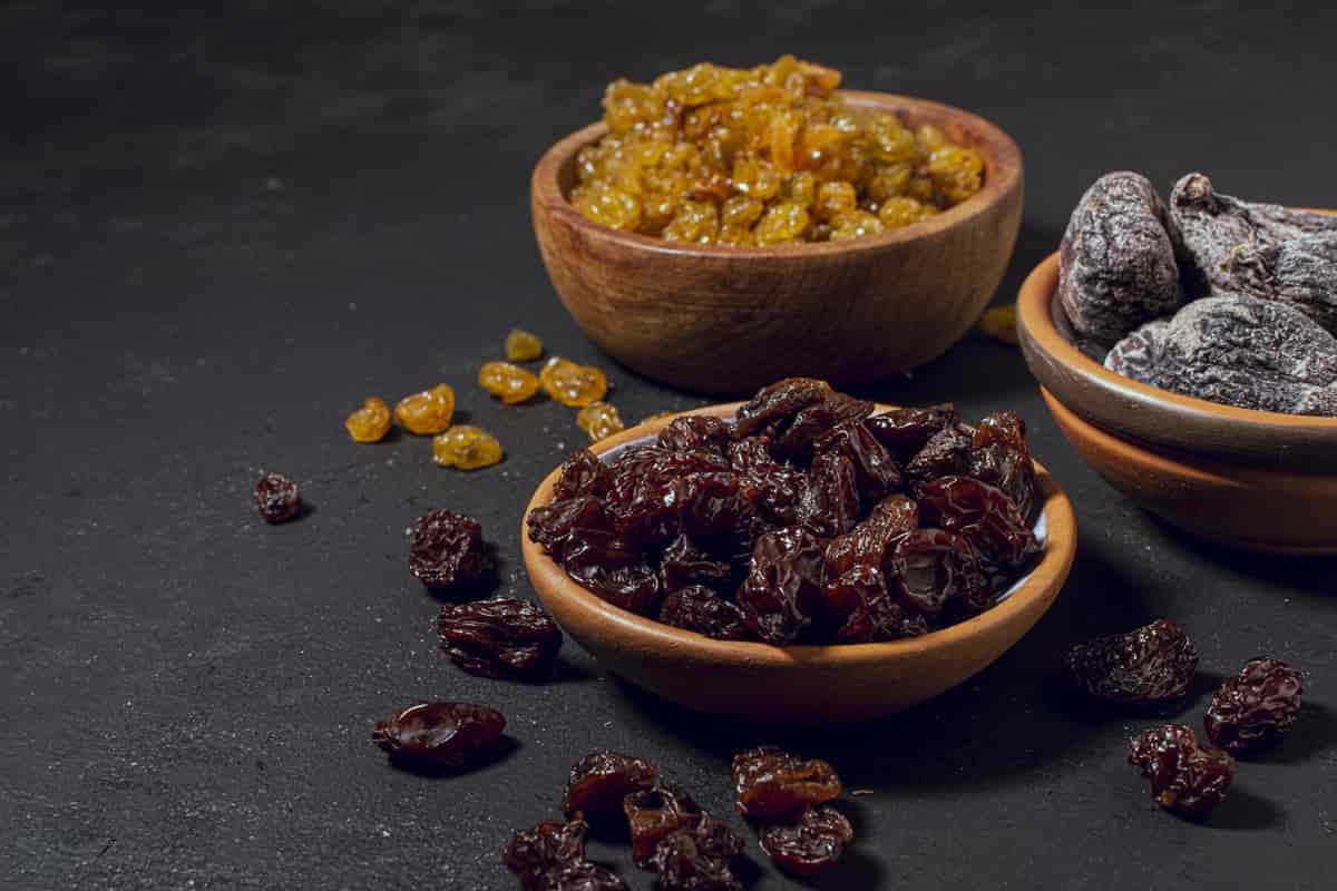 organic black raisins with seeds