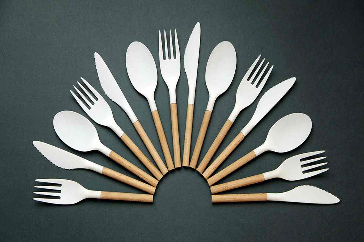 plastic knife and fork set