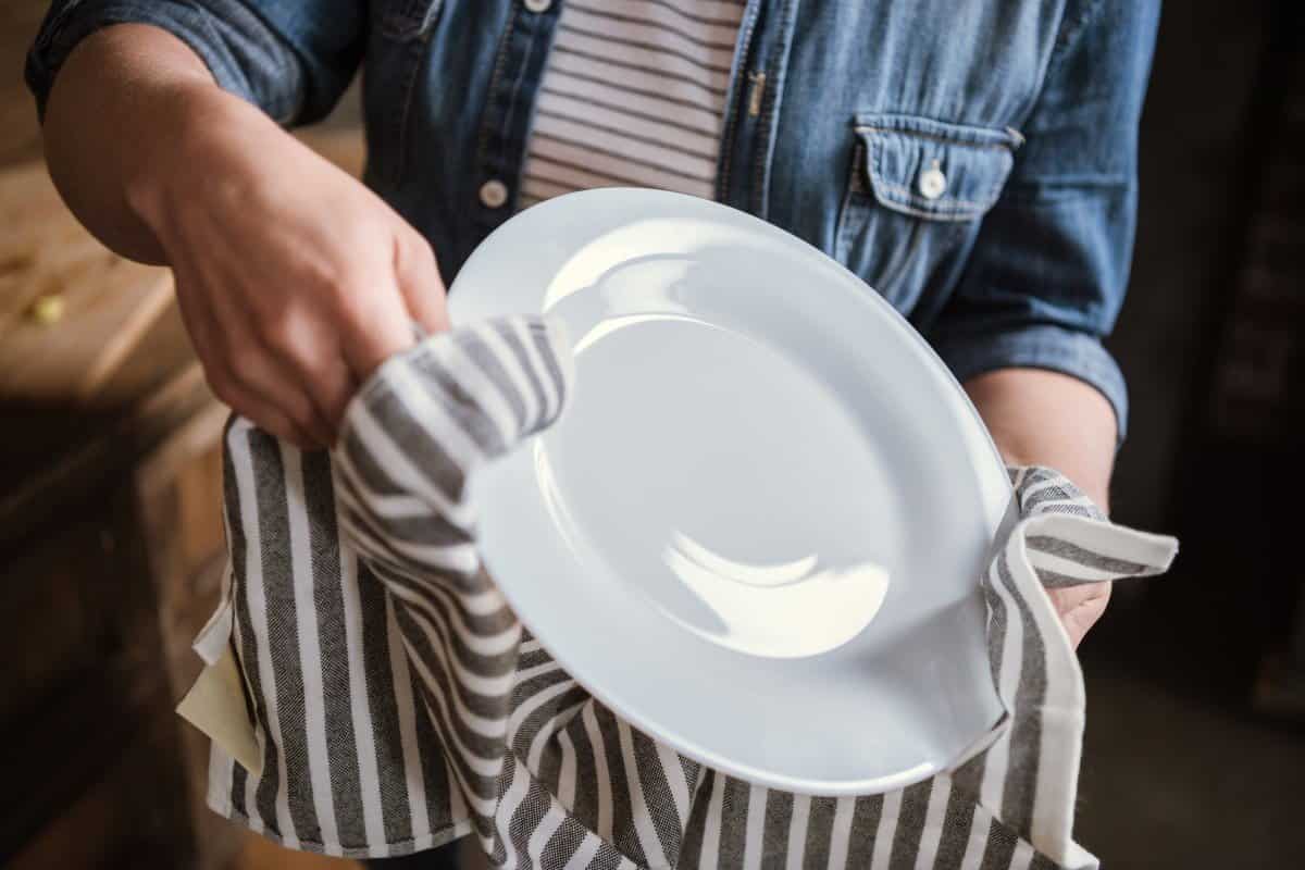 ceramic dishes lead