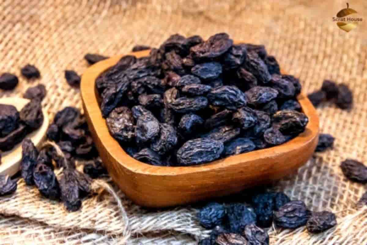 black raisins nutrition facts 100g