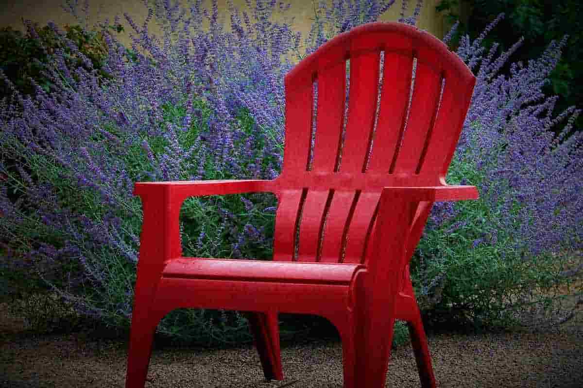 outdoor plastic lounge chairs