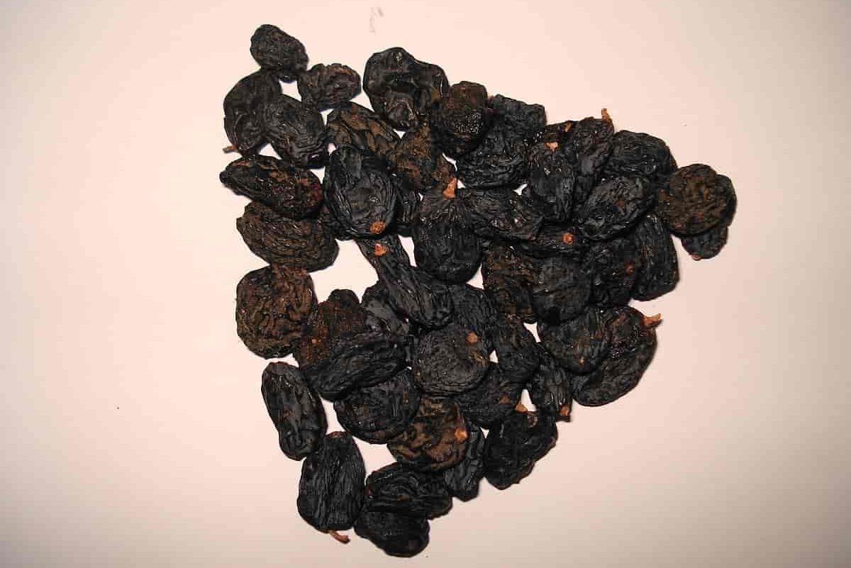 black raisins BENEFITS FOR FAMLE