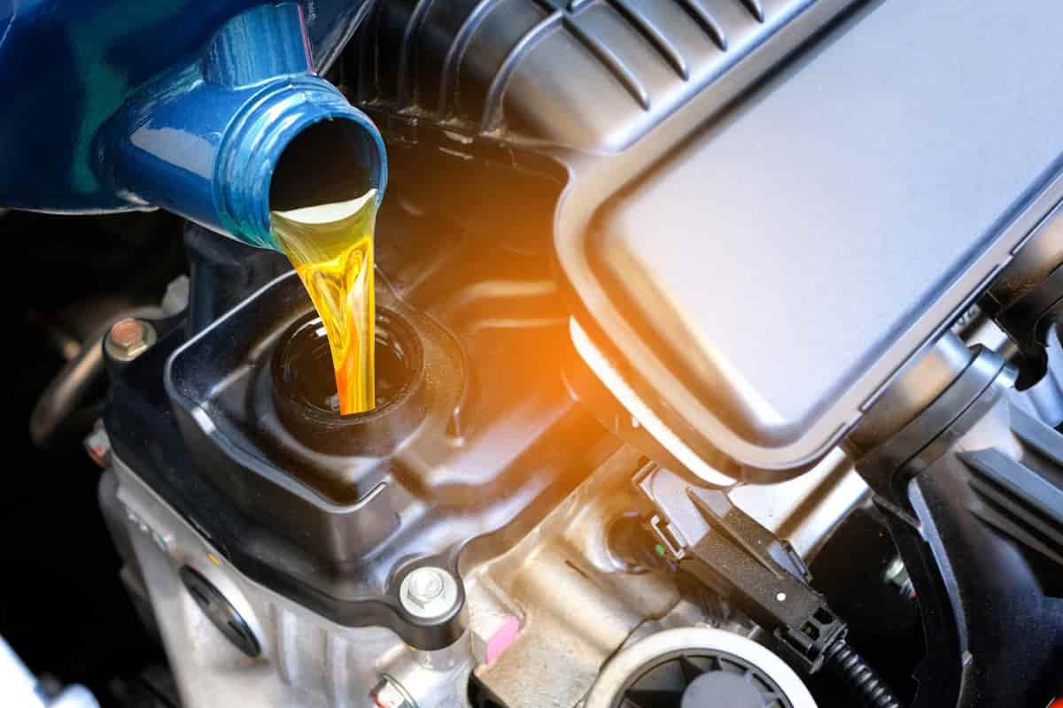 what causes low engine oil level