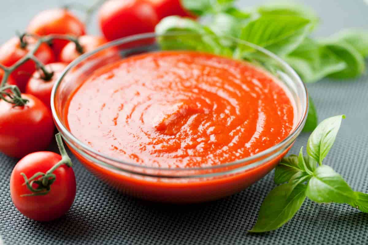 tomato paste making sauce