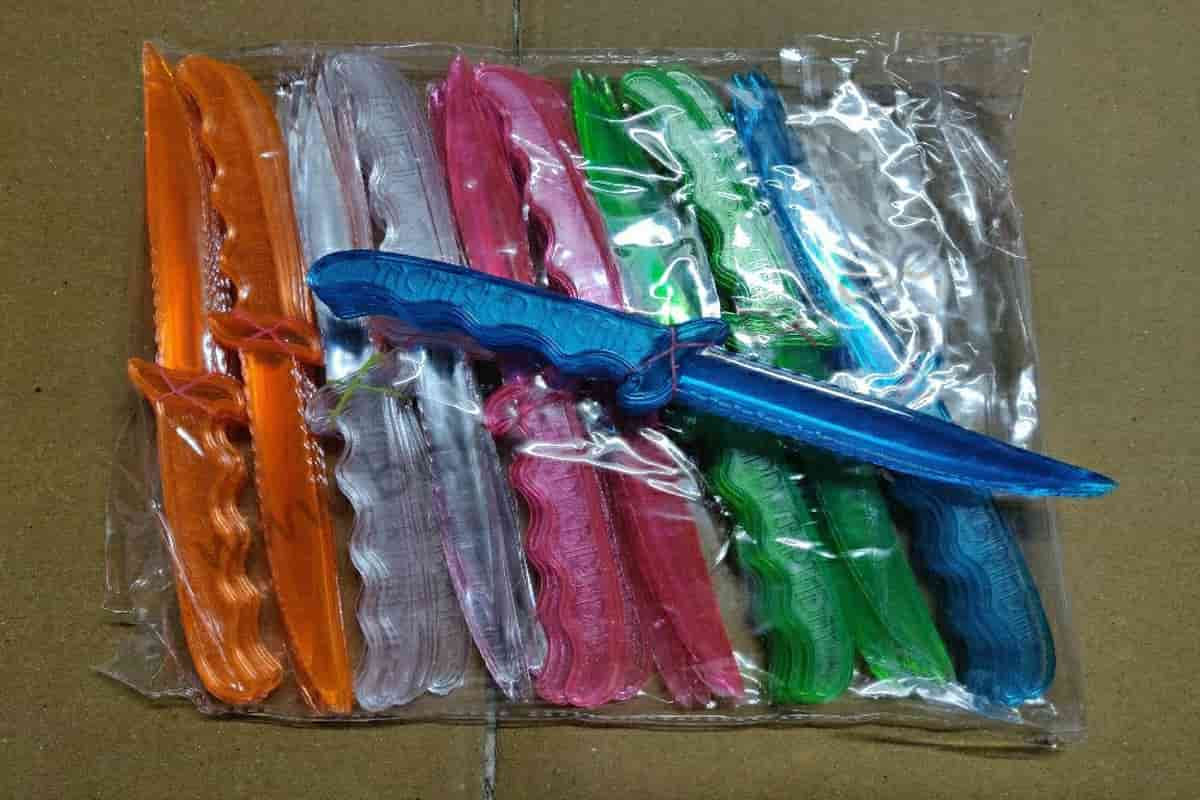 Plastic knife material