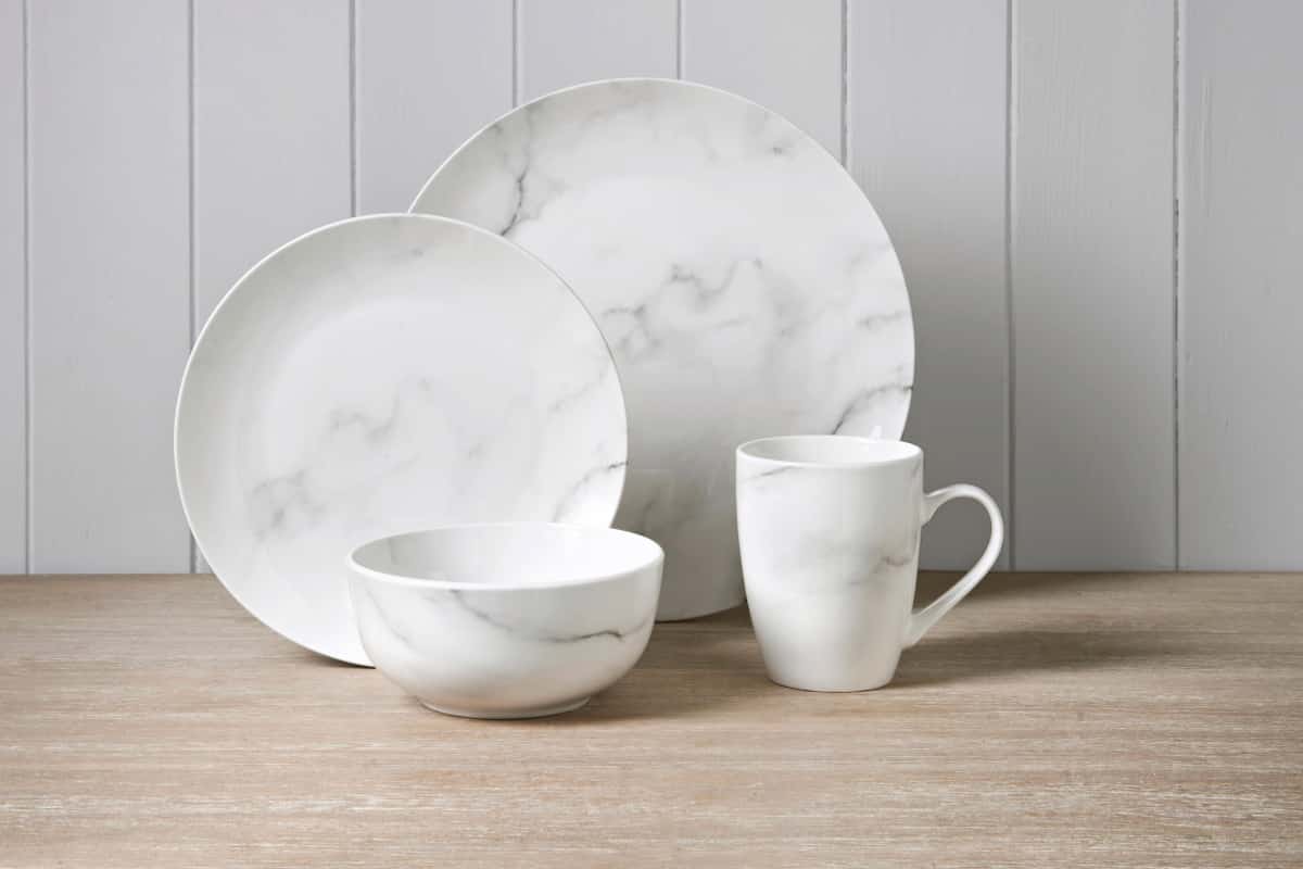 white ceramic dishes