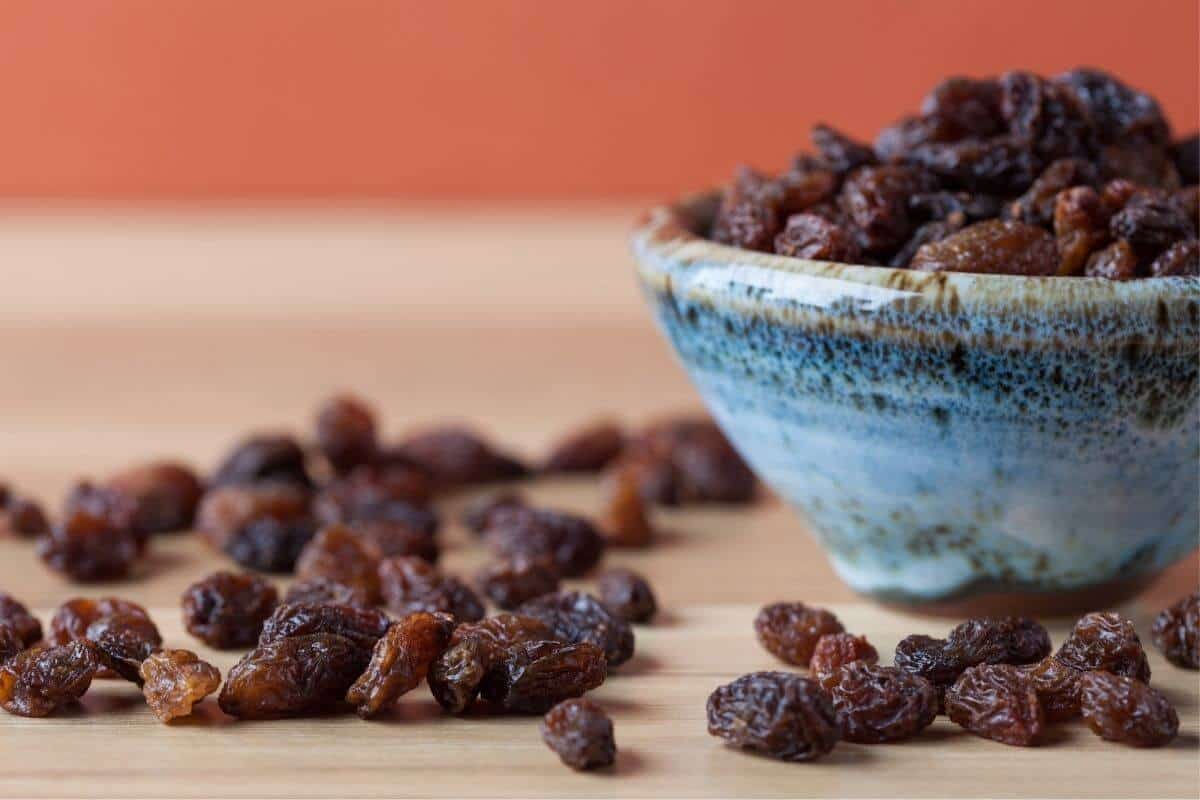 black raisins benefits for female