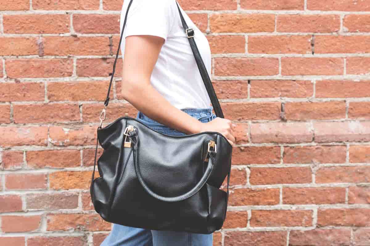 The qualification of black leather handbags