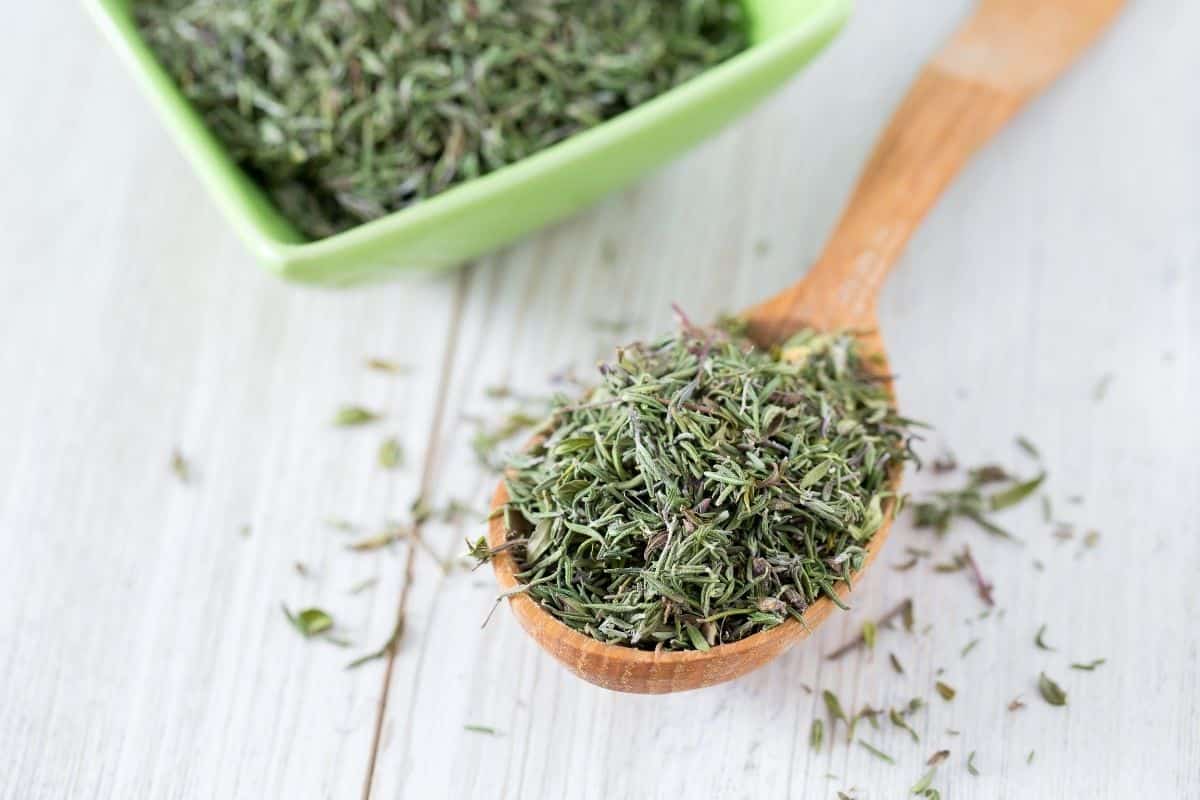 Benefits of rosemary and thyme tea