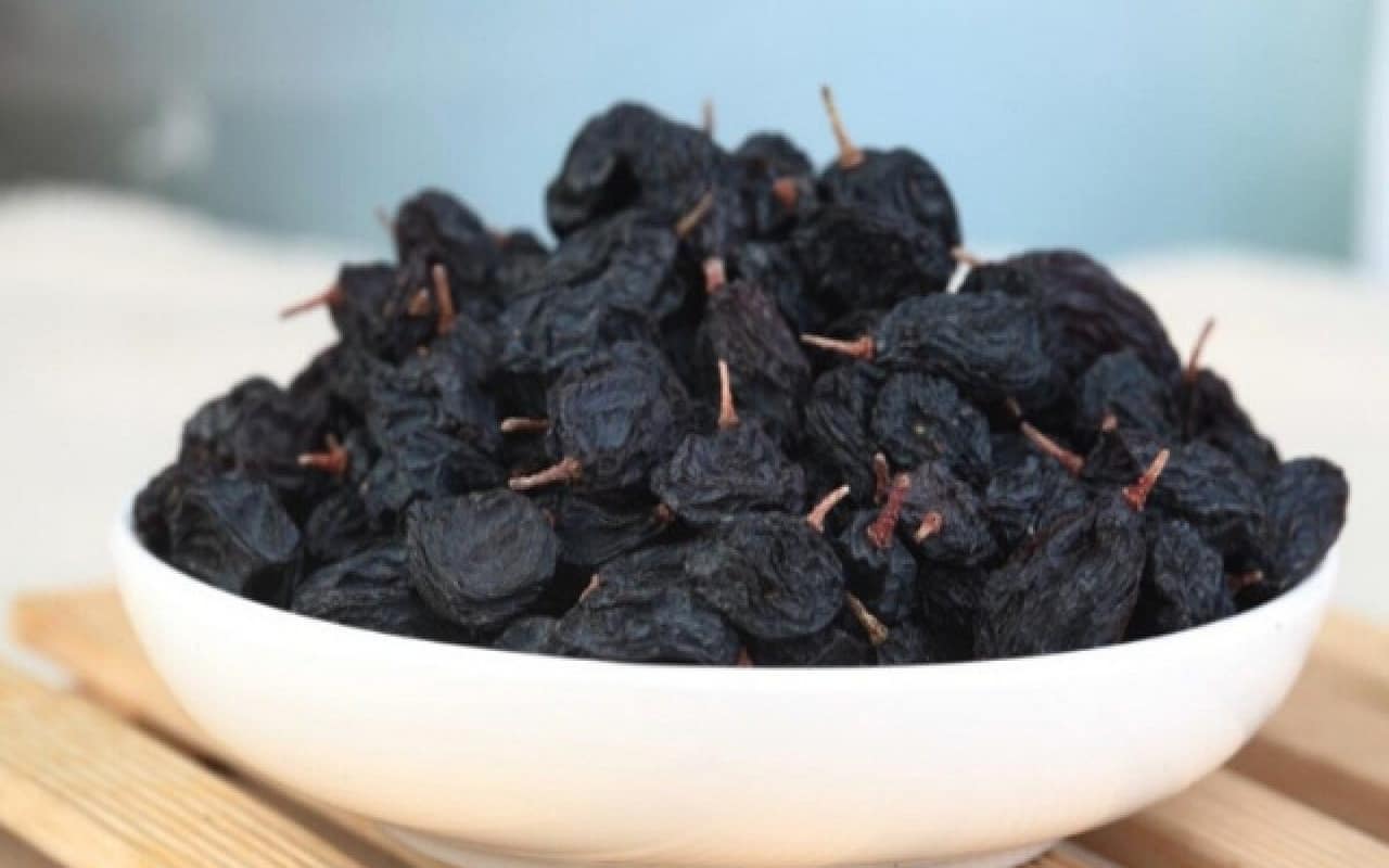 black raisins and kesar raisins benefits