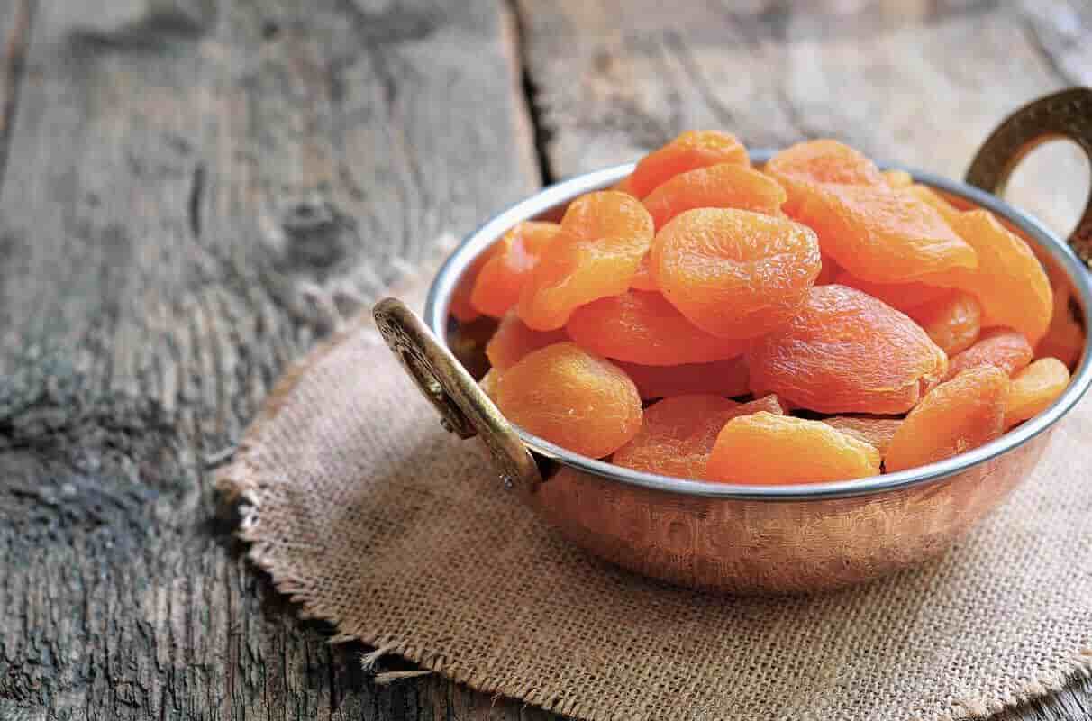 Different varieties of dried apricot
