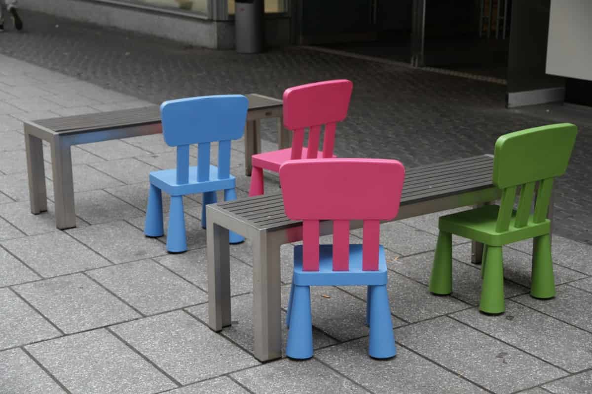 plastic chairs and tables price